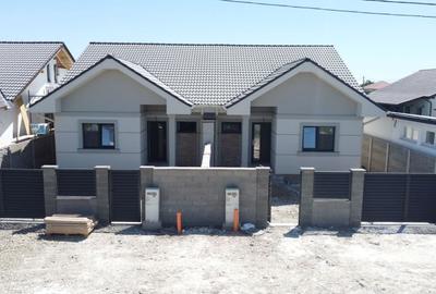 Apartament cu 3 camere decomandat în Moșnița Veche