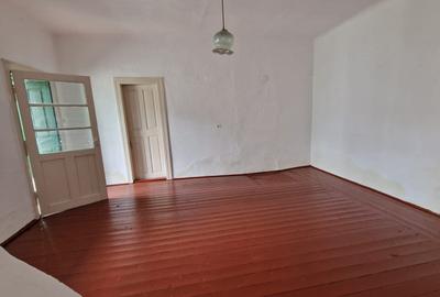 Casă cu 8 camere cu Teren 3651 Mp în Giulvăz - 6
