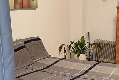 Apartament cu 3 camere semidecomandat în Iancului
