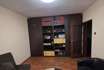 Apartament cu 3 camere decomandat în Pantelimon