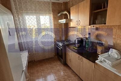 Apartament cu 3 camere decomandat, mobilat în Tineretului