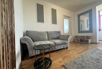 Apartament cu 3 camere semidecomandat, mobilat în Podu Roș
