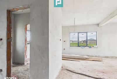 Casă cu 4 camere cu Teren 684 Mp în Zimandu Nou - 1