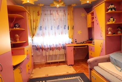 Apartament cu 3 camere semidecomandat în Ultracentral