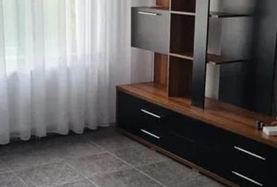 Apartament cu 3 camere decomandat în Băilești