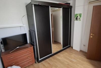 Apartament cu 2 camere semidecomandat în Apărătorii Patriei