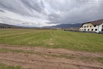 Teren de 2396 mp, în Zărnești
