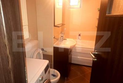 Apartament cu 3 camere decomandat, mobilat în Micro 5