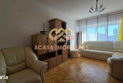 Apartament cu 3 camere decomandat în Nicolina