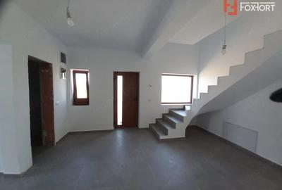 Casă cu 4 camere cu Teren 259 Mp în Plopi