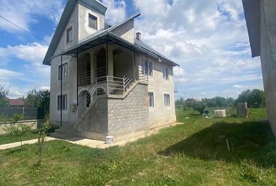 Casă cu 2 camere cu Teren 1300 Mp în Central