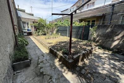 Casă individuală cu 3 camere cu Canalizare în Central - 1
