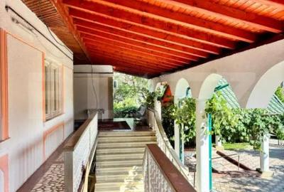 Casă cu 8 camere cu Teren 2235 Mp în Central - 3