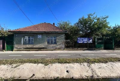 Casă cu 4 camere cu Teren 555 Mp în Sud