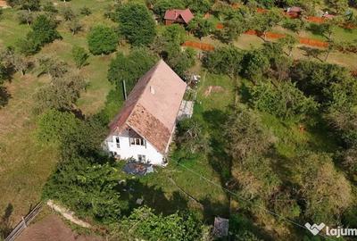 Casă cu 6 camere cu Teren 1000 Mp în Angheluș
