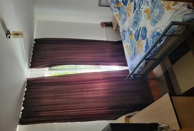 Apartament cu 3 camere semidecomandat în Crihala