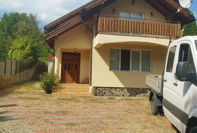 Casă individuală cu 5 camere cu Teren 1550 Mp în Platou