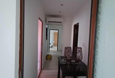 Apartament cu 3 camere decomandat, mobilat în Central