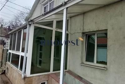 Casă cu 3 camere în Central
