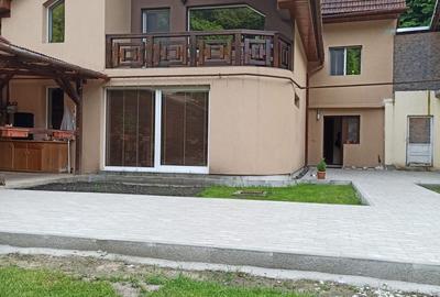 Casă cu 4 camere cu Teren 960 Mp în Central
