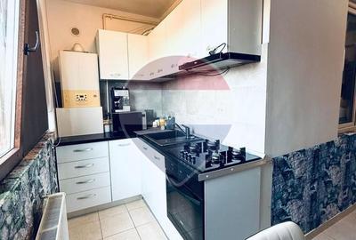 Apartament cu 2 camere decomandat în Roșu