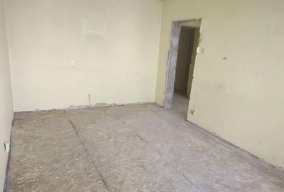 Apartament cu 3 camere decomandat în Ferentari