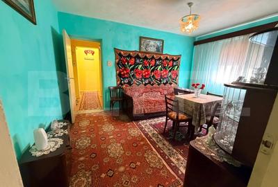 Apartament cu 3 camere semidecomandat, mobilat în Cugir