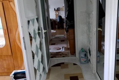 Apartament cu 3 camere decomandat în Călărași