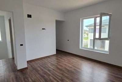 Casă cu 4 camere cu Teren 400 Mp în Domnești