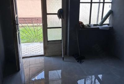 Casă cu 3 camere cu Teren 1500 Mp în Central