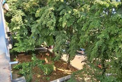 Apartament cu 4 camere decomandat în Berceni