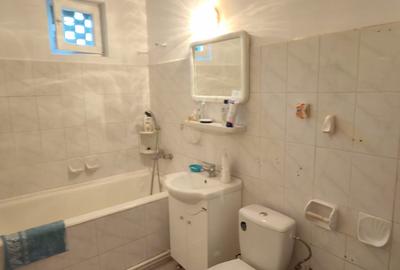 Apartament cu 3 camere semidecomandat în Mazepa 1