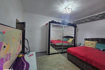 Garsonieră decomandată în Titan