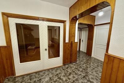 Apartament cu 3 camere decomandat în Central - 1