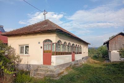 Casă cu Teren 990 Mp în Micești