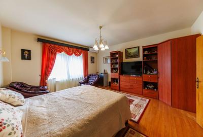 Casă individuală cu 7 camere cu Canalizare în Central - 26