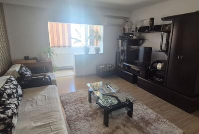 Apartament cu 3 camere decomandat în Găvana