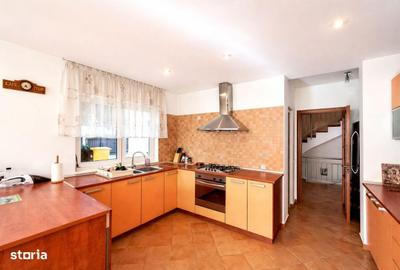 Casă cu 5 camere cu Teren 800 Mp în Ferme - 9