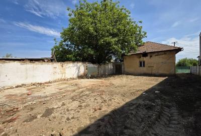 Casă cu 3 camere în Podari