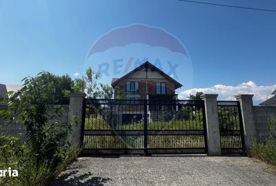 Casă cu 6 camere cu Teren 1000 Mp în Costâna