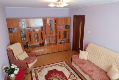 Apartament cu 3 camere decomandat, mobilat în Drumul Taberei