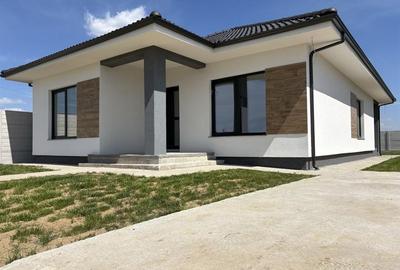 Casă cu 3 camere cu Teren 553 Mp în Sântandrei