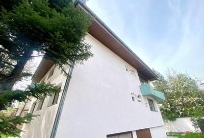 Casă cu 8 camere cu Garaj în Primăverii
