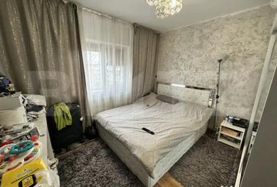 Apartament cu 4 camere decomandat în Craiovița Nouă