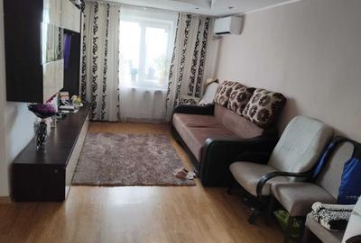 Apartament cu 3 camere decomandat în Topolog
