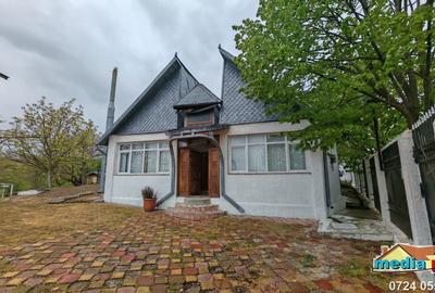 Casă individuală cu 4 camere cu Teren 2422 Mp în Foltești