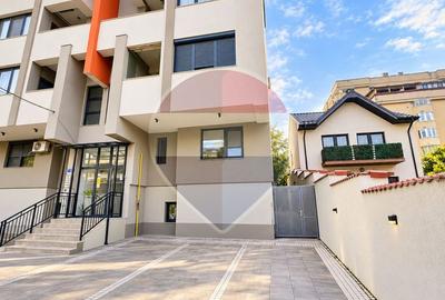 Apartament cu 4 camere decomandat, mobilat în Ultracentral