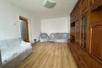 Apartament cu 3 camere semidecomandat, mobilat în Obor