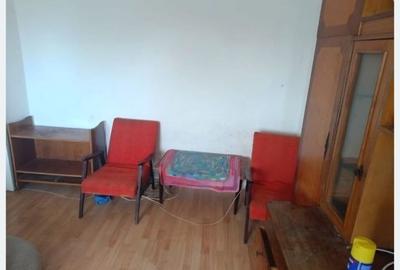 Garsonieră decomandată în Palas