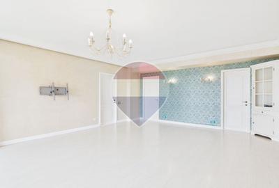 Apartament cu 4 camere decomandat în Ștefan cel Mare